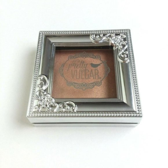 Pretty Vulgar Other - Shimmering Swan Highlighter Makeup